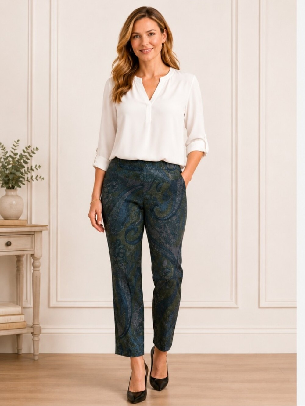 Lisette Montreal Blue Paisley Stretch pull-on Womens pants. No Size tag